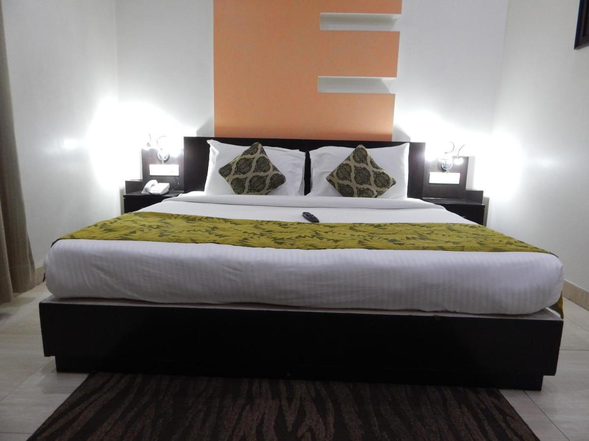 Hotel The Marque Mathura Zewnętrze zdjęcie